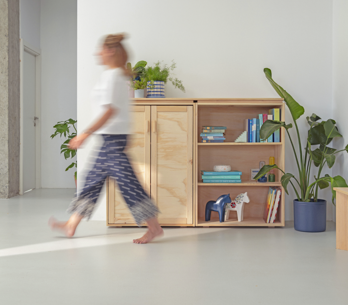 Nuovi scaffali con contenitori